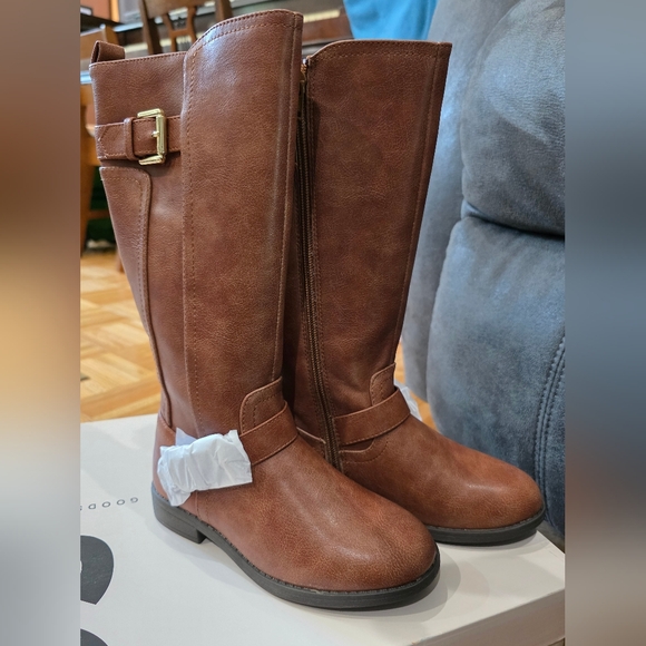 SO Girls Brown Boots with Gold Buckles - Picture 1 of 3